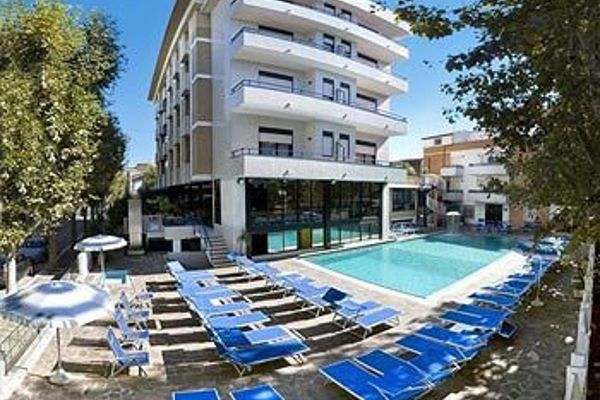 Hotel Queen Mary (Cattolica)